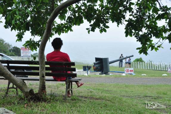 Aproveitando a vista que se tem do alto do forte Marechal Luz, em São Francisco do Sul, litoral de Santa Catarina